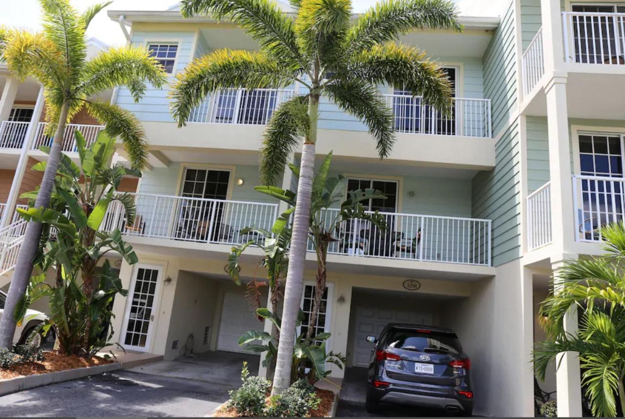 Beautiful New Luxury Townhome With Private Beach And Swimming Pools Ruskin Extérieur photo