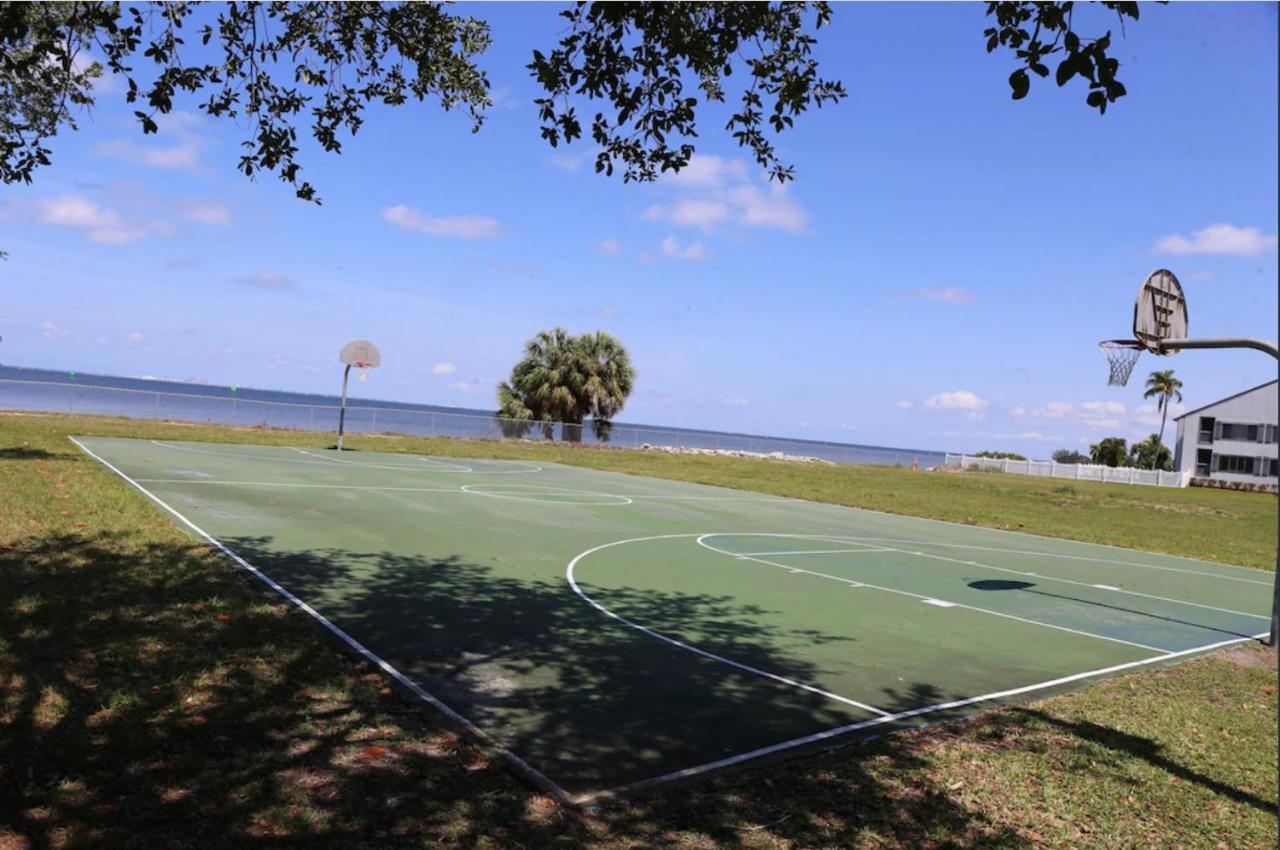 Beautiful New Luxury Townhome With Private Beach And Swimming Pools Ruskin Extérieur photo