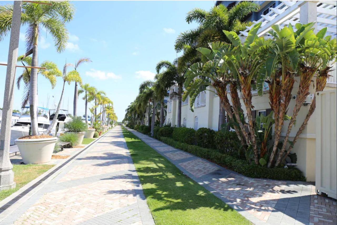 Beautiful New Luxury Townhome With Private Beach And Swimming Pools Ruskin Extérieur photo