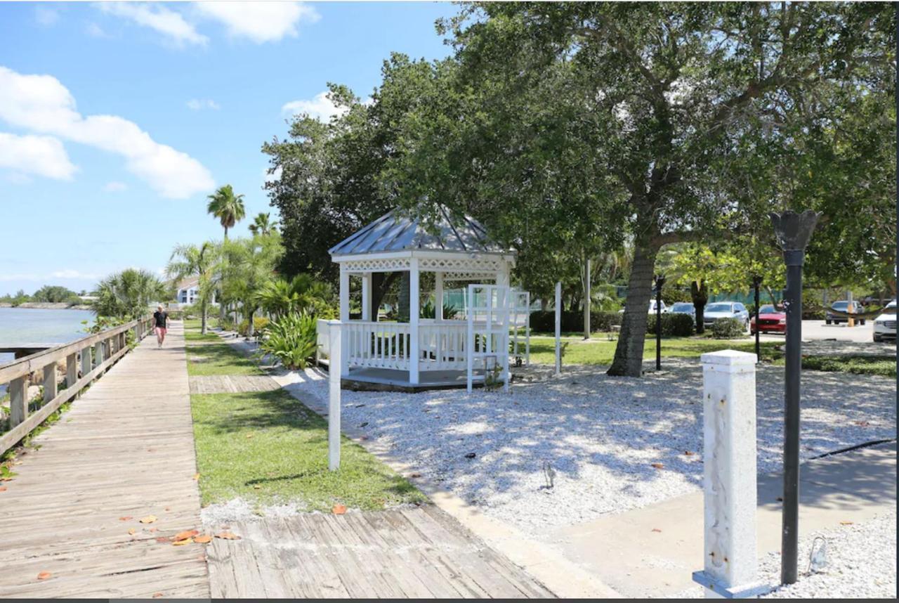 Beautiful New Luxury Townhome With Private Beach And Swimming Pools Ruskin Extérieur photo