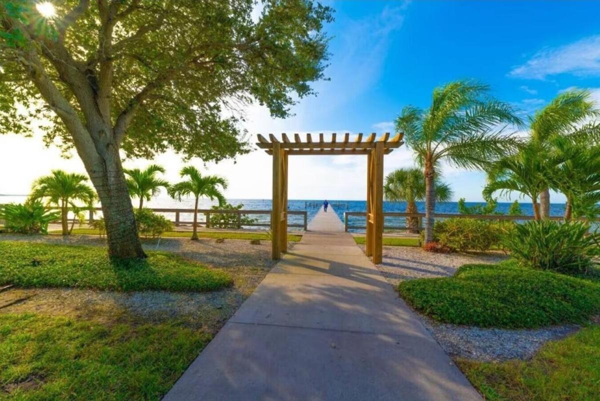 Beautiful New Luxury Townhome With Private Beach And Swimming Pools Ruskin Extérieur photo