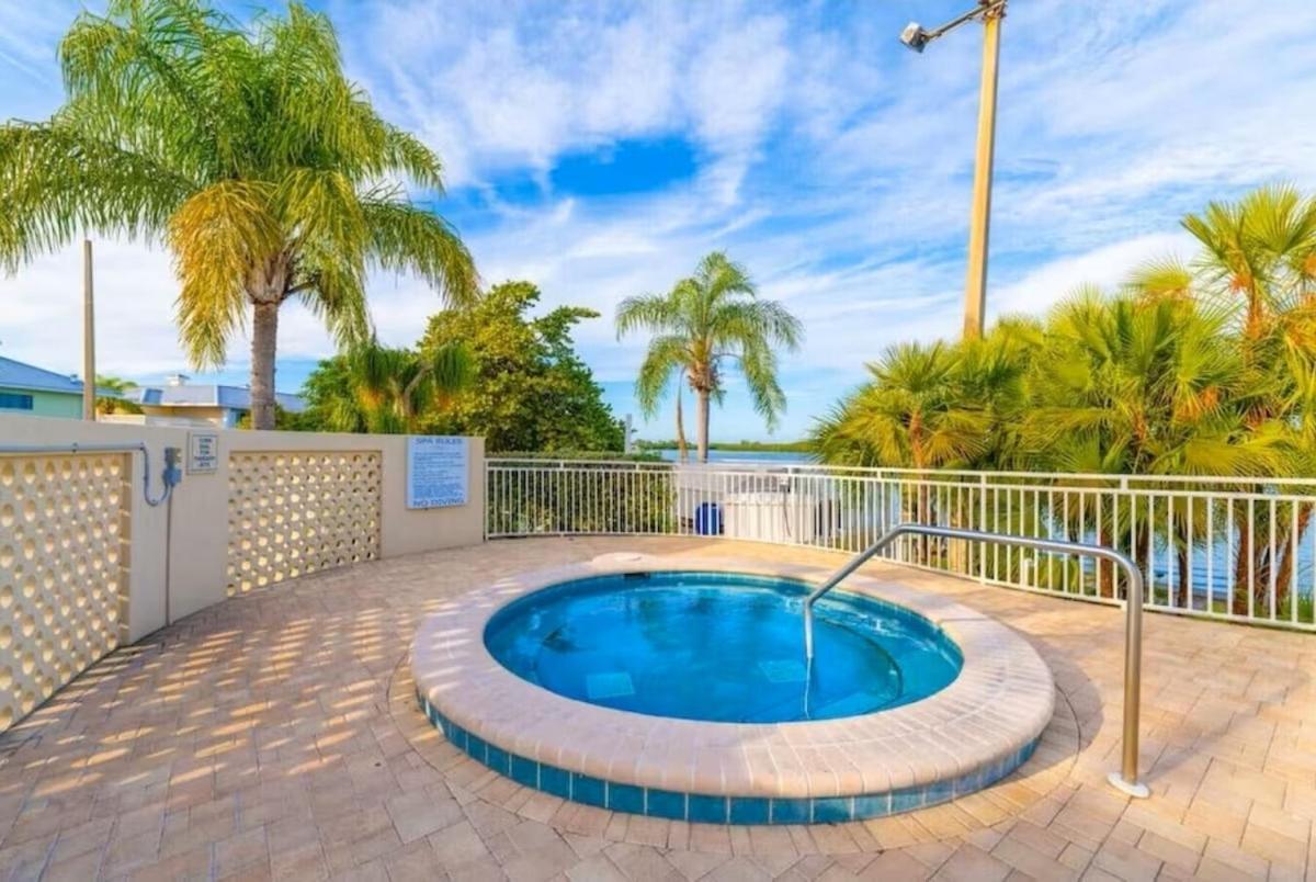 Beautiful New Luxury Townhome With Private Beach And Swimming Pools Ruskin Extérieur photo
